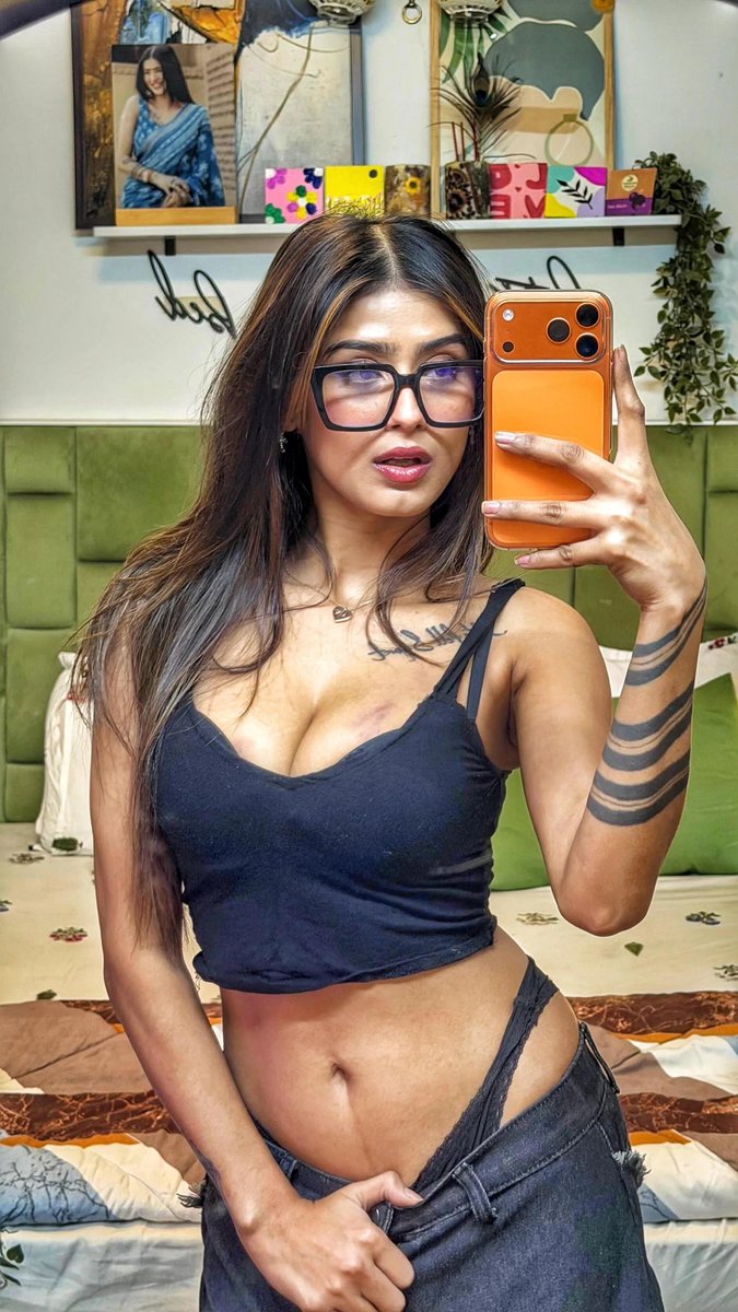 nyaraabhatiaa's tweet photo. Sending my selfies to M boy bestie 💚

Lullies repeat after me :
"I will leak for Nyara"
"I will leak for Nyara"
"I will leak for Nyara"
"I will leak for Nyara"
"I will leak for Nyara"

Stay LEAK lullies 🧡💦 https://t.co/KEAtt420bA