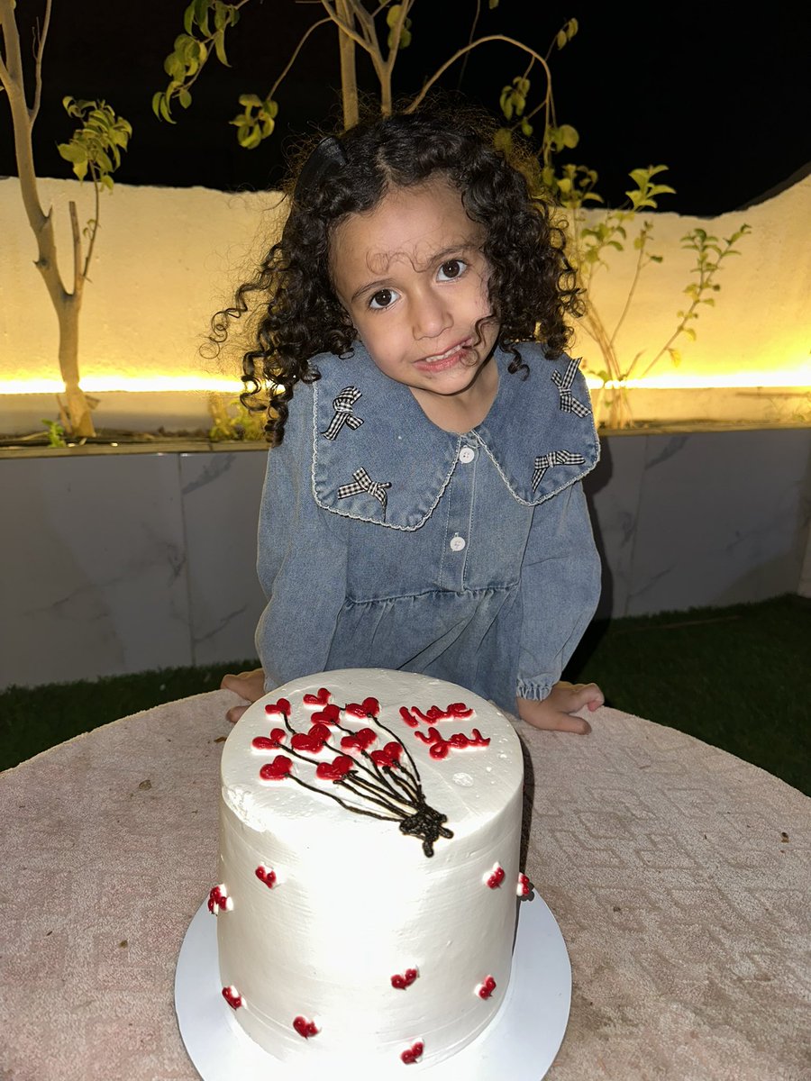 shomoaa3's tweet photo. احلي وزه تعمل عيد ميلاد لعمتو
بحبك قد الدنيا كلها
عيون عمتو🥺💘🌟 https://t.co/cq2OMypQIm