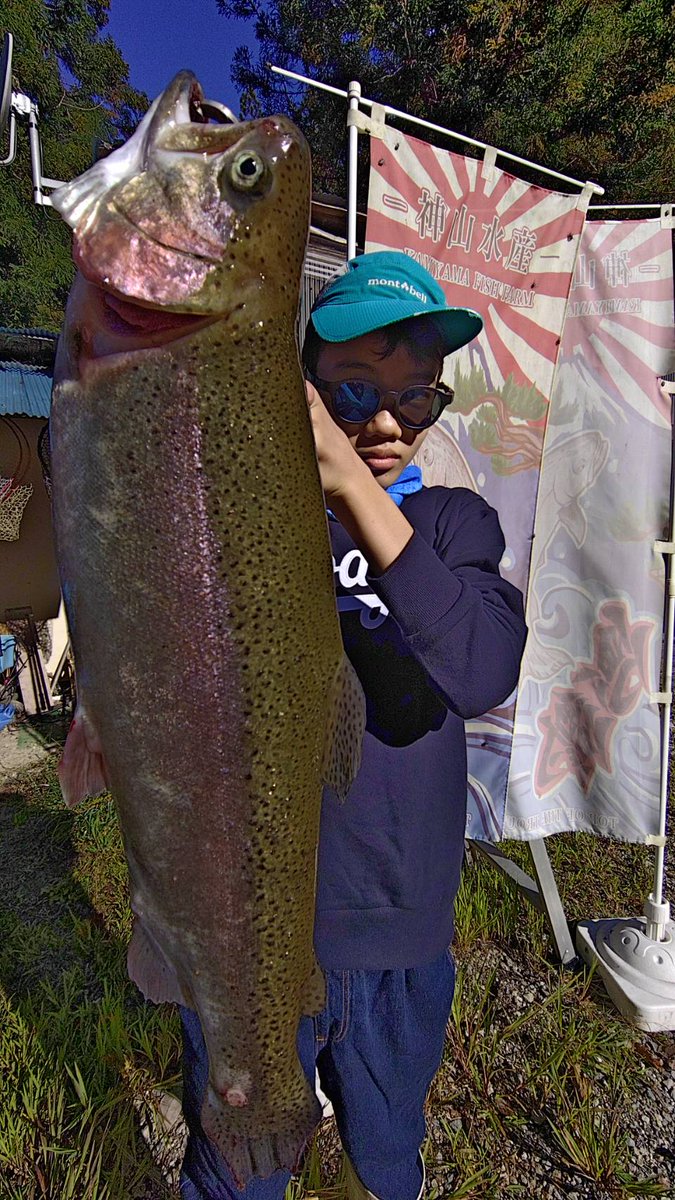 aizufishing's tweet photo. 皆様おはようございます！ 
今朝の気温は8.2度で水温は12.0度でのスタートです！
朝から太くて美味しそうな大型頂鱒が釣れています！
＃あいづフィッシィングエリア https://t.co/nqhGQCeJGf