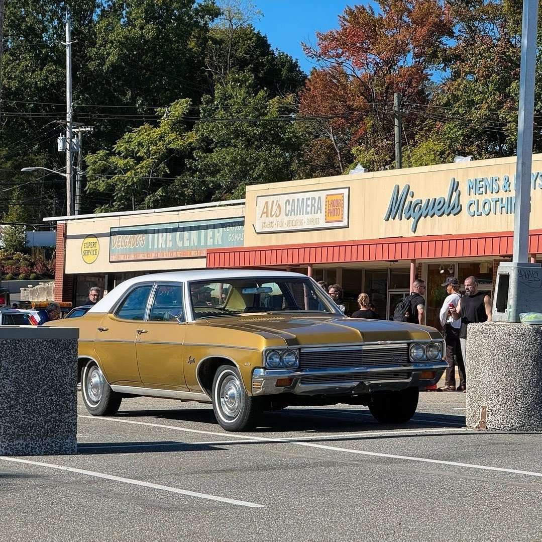 AButlerNews's tweet photo. Austin Butler spotted in Wayne, New Jersey on set of Miami Vice https://t.co/kNr4jyG640