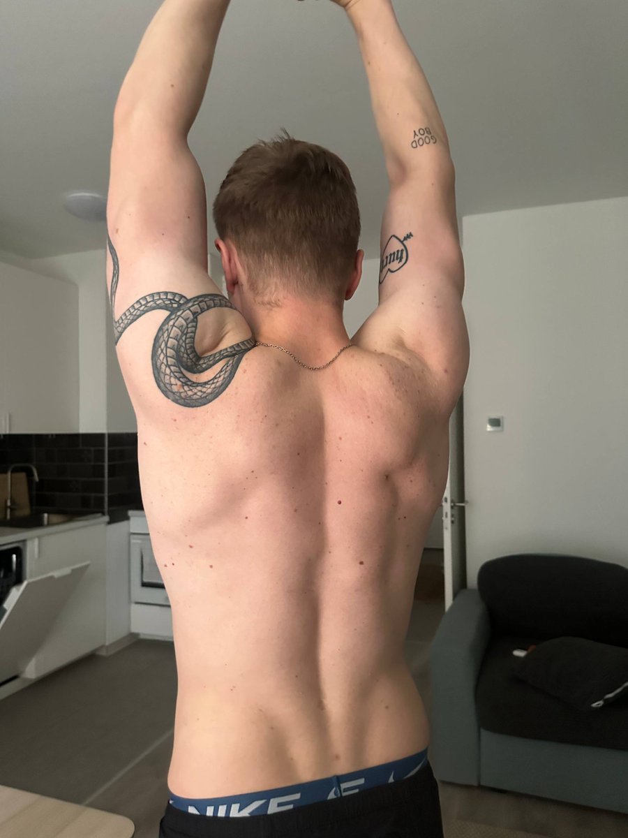 vladcashmaster's tweet photo. I train hard so u serve harder https://t.co/6i2yz0H0bT