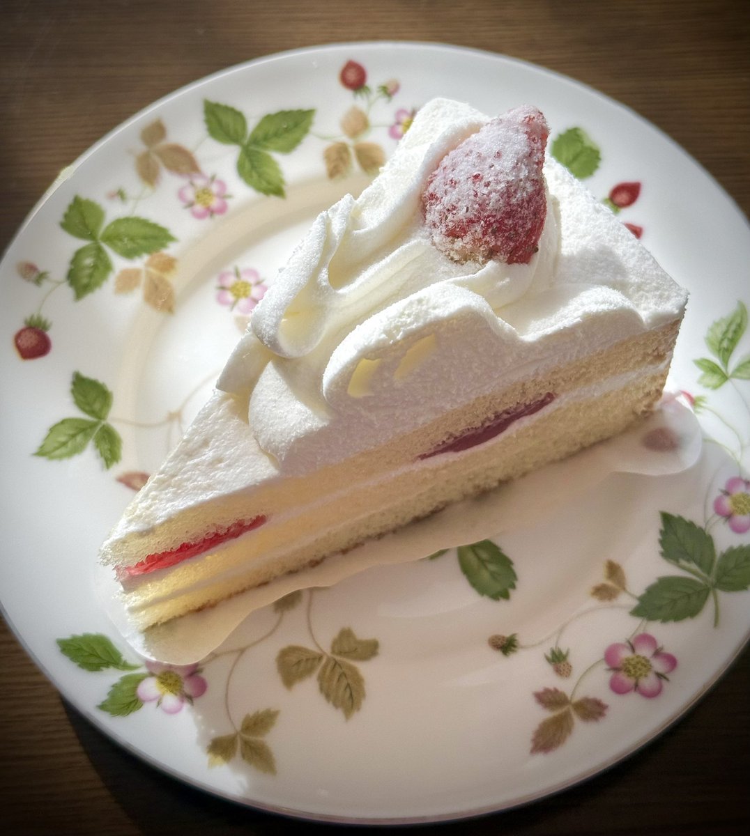 IIII_Reiko_IIII's tweet photo. @YOFFY_Psychic 
YOFFYお誕生日おめでとう🎂🎉
YOFFYのおかげで🍰食べれた🤭
🍰食べるには理由が必要だから😂
安くて美味しいスーパーの🍰だけど😆
怪我も含め身体に気を付けて、幸せいっぱいの一年になりますように🫶
切に願ってます🙏😌
ステージ上で輝くかっこいい姿、また拝みに行くね🥰 https://t.co/dyeewTbAtj