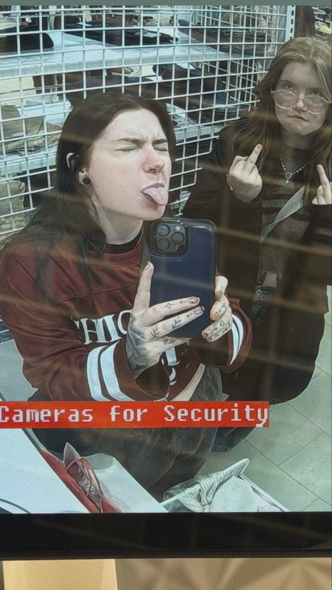 renwritesanime's tweet photo. one of my art pals should definitely use this photo of me and my sister for a reference bc it’s sooo geto &amp; gojo coded https://t.co/1tvLZzFZgW