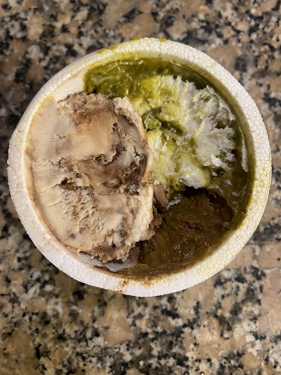 esposgoddess's tweet photo. no tiene sentido la cantidad de veces que tomo helado al mes capaz esta si es la razón por la que nunca me voy a poder comprar una casa https://t.co/vxK9HfvsSv