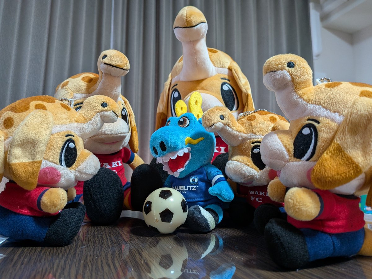 Ocham11Q's tweet photo. さあ
ブラウブリッツ秋田戦
囲いこんで
奪いきれ！
ホームで勝利を
いわきFC！
#いわきFC https://t.co/QfRNvCf6zC