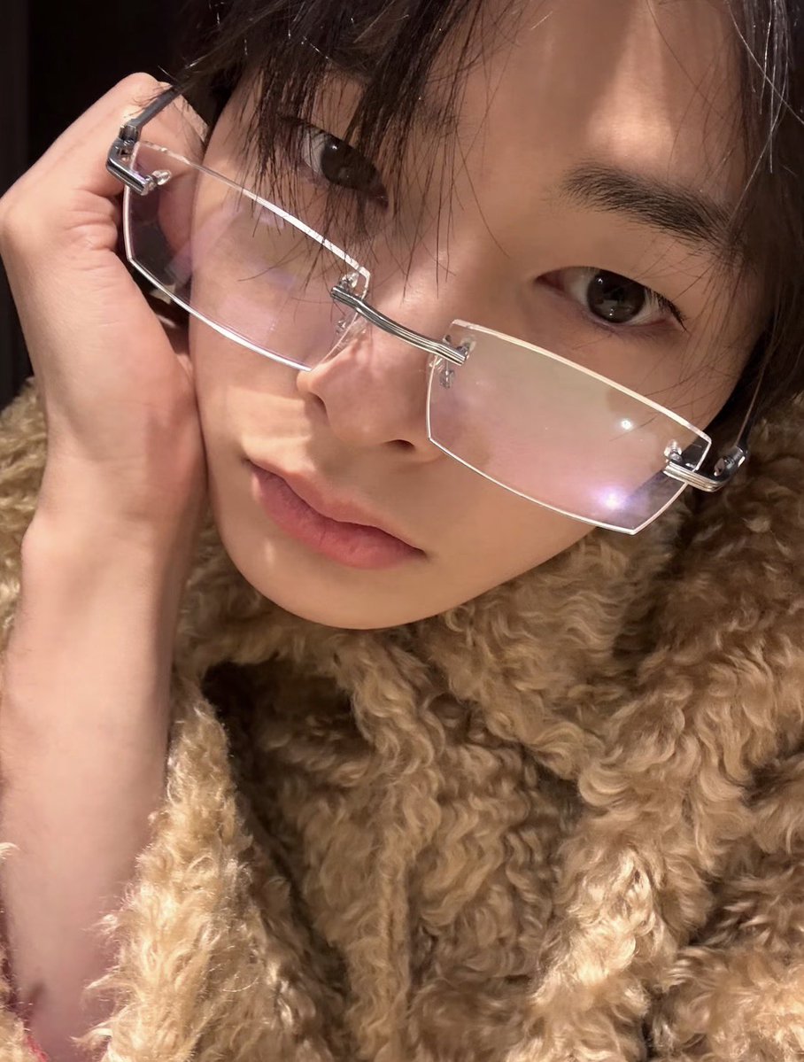 collisionlk's tweet photo. if jeongin doesn’t pout he Will explode https://t.co/IviNkQgFGL