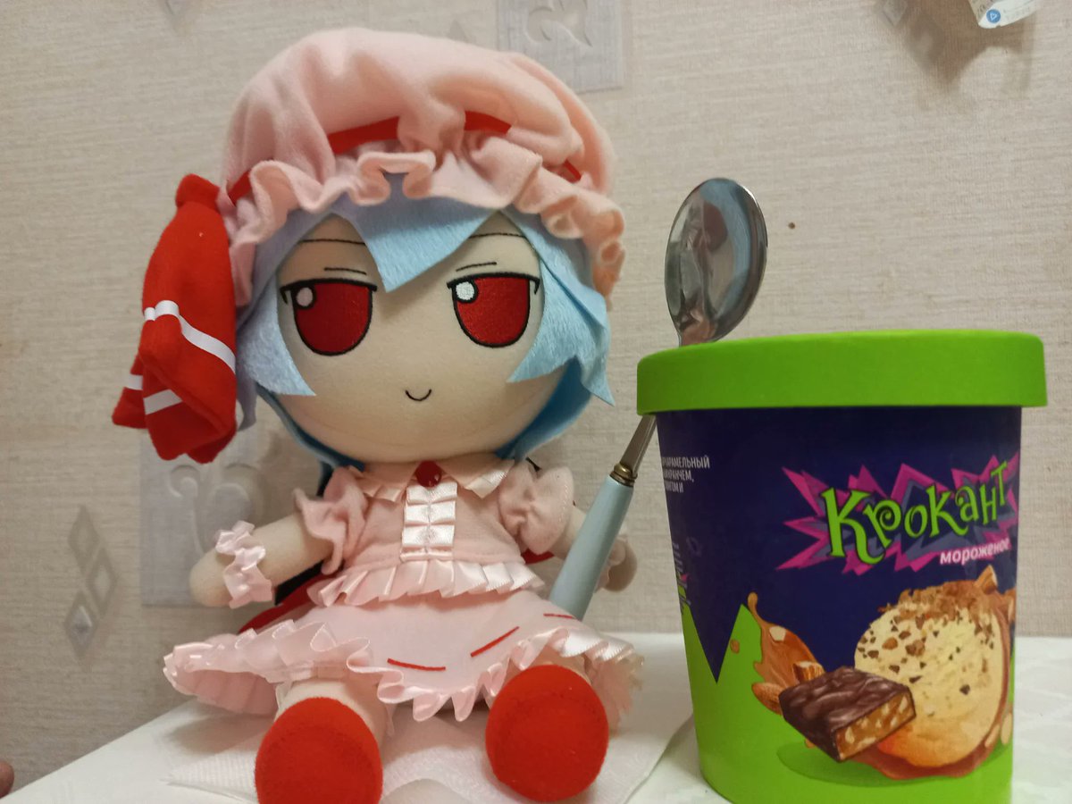 fumoshare's tweet photo. Fumo of the Day!

piyavochka just shared a new Fumo photo featuring Remilia Scarlet (Version 1.5) on https://t.co/jzjcuSMPle!

"Крокант мороженое жжжесть 🤯"

#fumooftheday #chilling #food #sweets #fumo #fumofumo #fumoposting #touhou #東方Project #ふもふも https://t.co/l6F8ystqcL