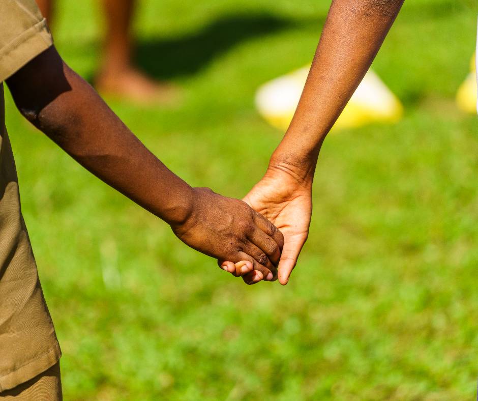 NetballAust's tweet photo. This week, Netball Australia, in collaboration with Netball Fiji and Team Up, launched the Pass It On program in Fiji, bringing netball to more young people across the region.

More details ➡️ https://t.co/wnnLzSnc7V https://t.co/38ciQMisZl
