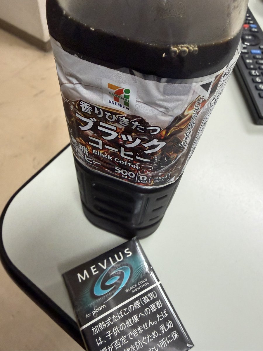 poemshizuku's tweet photo. 左が650円で米も食い放題なのに右が700円超えるのおかしいだろ https://t.co/TJcybhqrAo