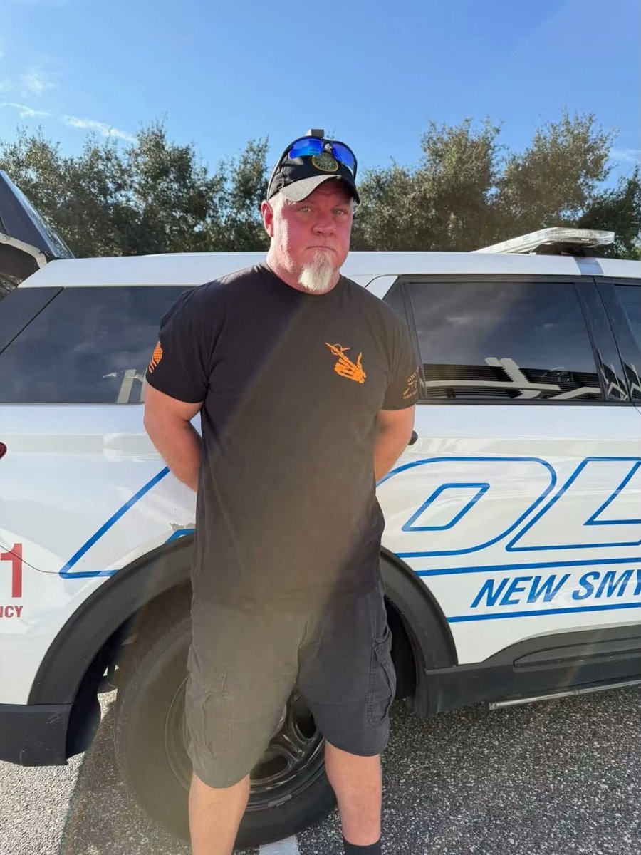 ZEER0HOUR's tweet photo. School Janitor from Florida 

Dennis Keeran arrested for taking pictures of children and when they went through his phone they found videos of him having sex with horses. https://t.co/tu2gJfZWDb