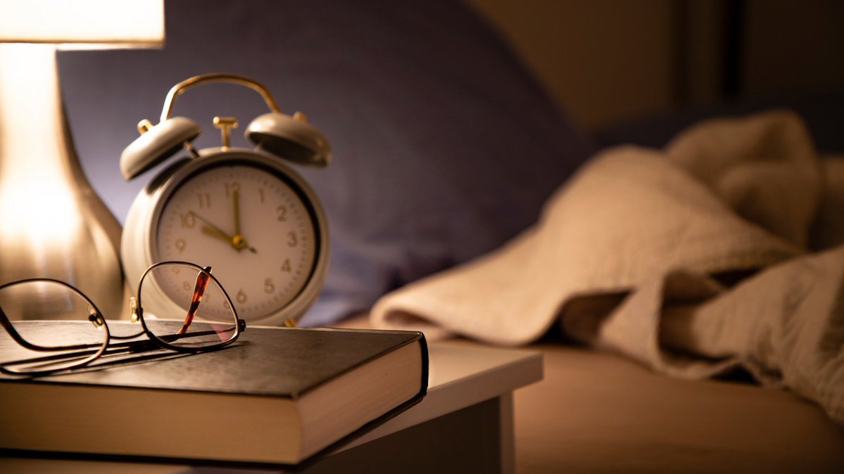 PrestigeCoachin's tweet photo. What is your favourite stretch before bed?
Try a gentle forward fold and child’s pose, using cushions for support. Hold each position comfortably and breathe without forcing. Three quiet minutes can become a reliable wind-down cue.
#BedtimeStretch #Mobility #EveningRoutine https://t.co/M1veYeWRtR