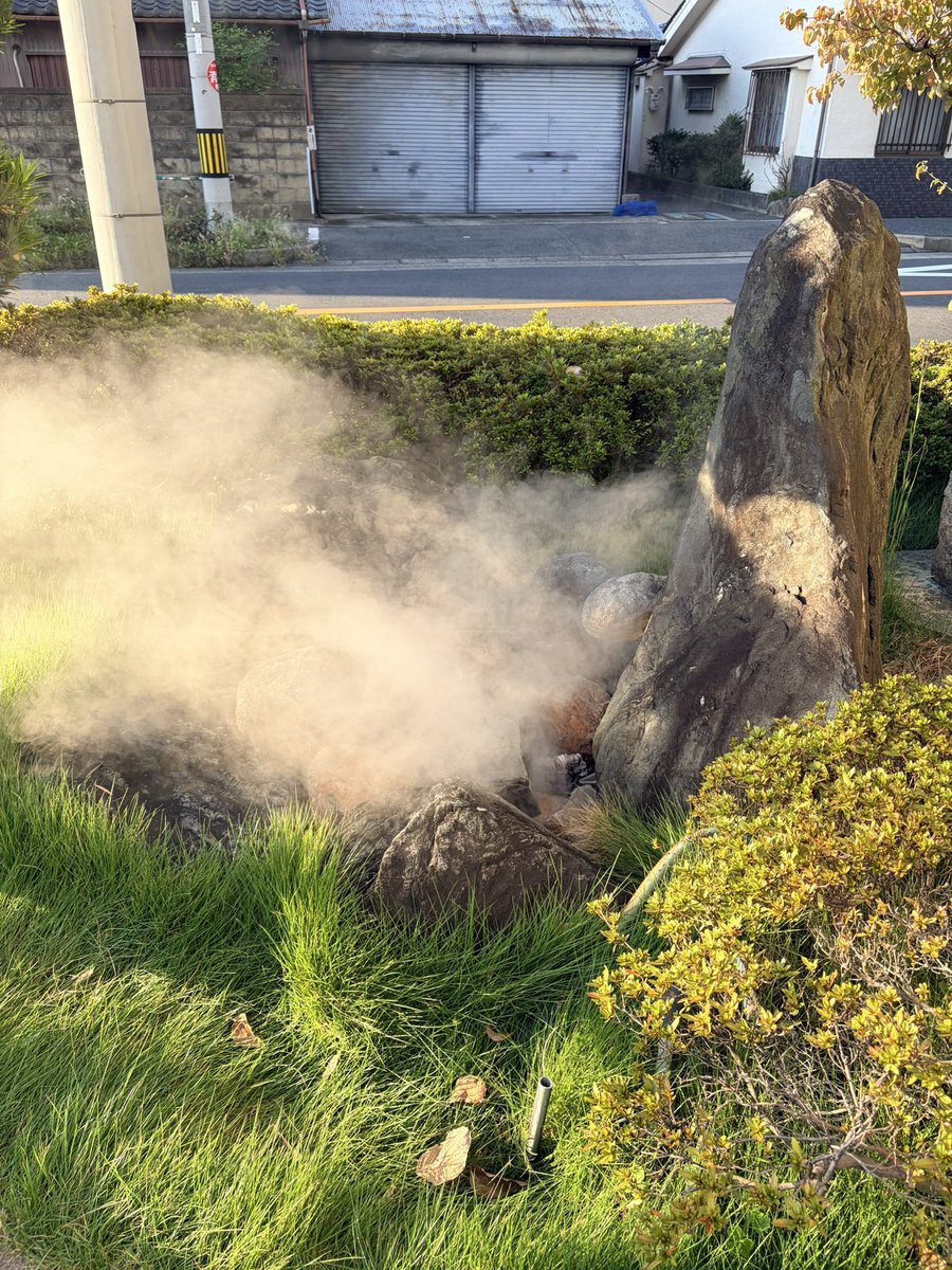 hiroshinosauna's tweet photo. 早朝から八尾グランドホテルまで
4時からinしたが早朝朝風呂は格安の1000円なのでまあまあのお客さんが居ましたね
で、男湯のかかり湯の注意書きが昨日 #サウナを愛でたい でも紹介されてたけどインパクトありすぎてワロタ😂
ちなみにサウナは5セット蒸しておきました🧖‍♀️ https://t.co/aBsgjTU9xg