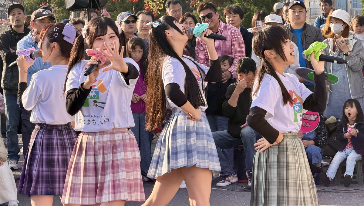 AltayCapital's tweet photo. Caught an idol performance at the Hachinohe morning market. Was the only white person there! https://t.co/LgqqwPXbJ4