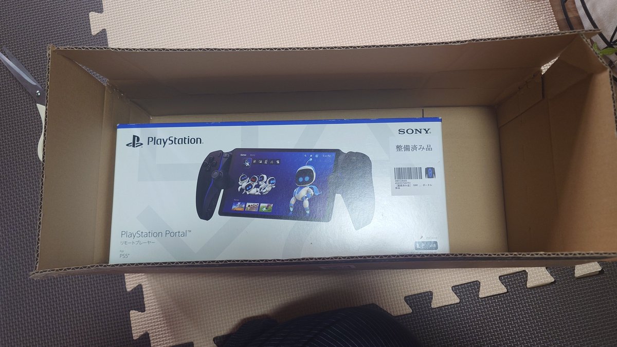 katuzo_sun's tweet photo. PSポータル買った！
そして届いたらコレ‼️
まず
・「新品」を買ったのに「整備品」が届く。

・梱包が商品のみ。精密機械なのにあまりにもおかしい

Amazonマジでちゃんとしてくれ
安くないんだぞ？約4万もしたんだぞ？ https://t.co/ufJJAspONU