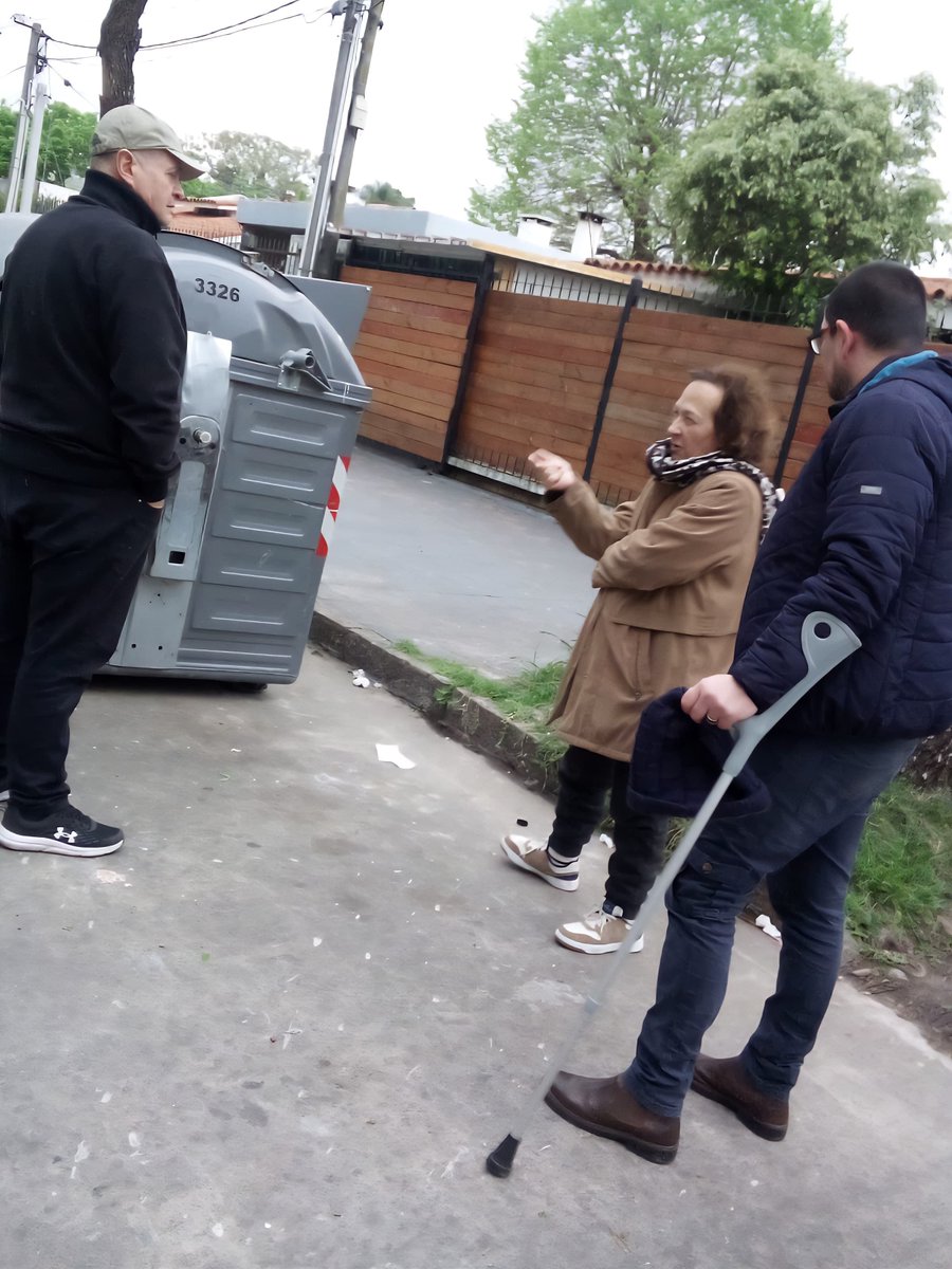 tatoviviano's tweet photo. Linda recorrida juntos a los Ediles (splte) @Luna74Judite y @mendizabal_393 por los barrios La Gruta, Borro y Prado. Buenos mano a mano conociendo gente y charlando de sus problemas. Seguimos andando.
#DesdeElPie
#Lista1919 https://t.co/PieUvCxcEQ