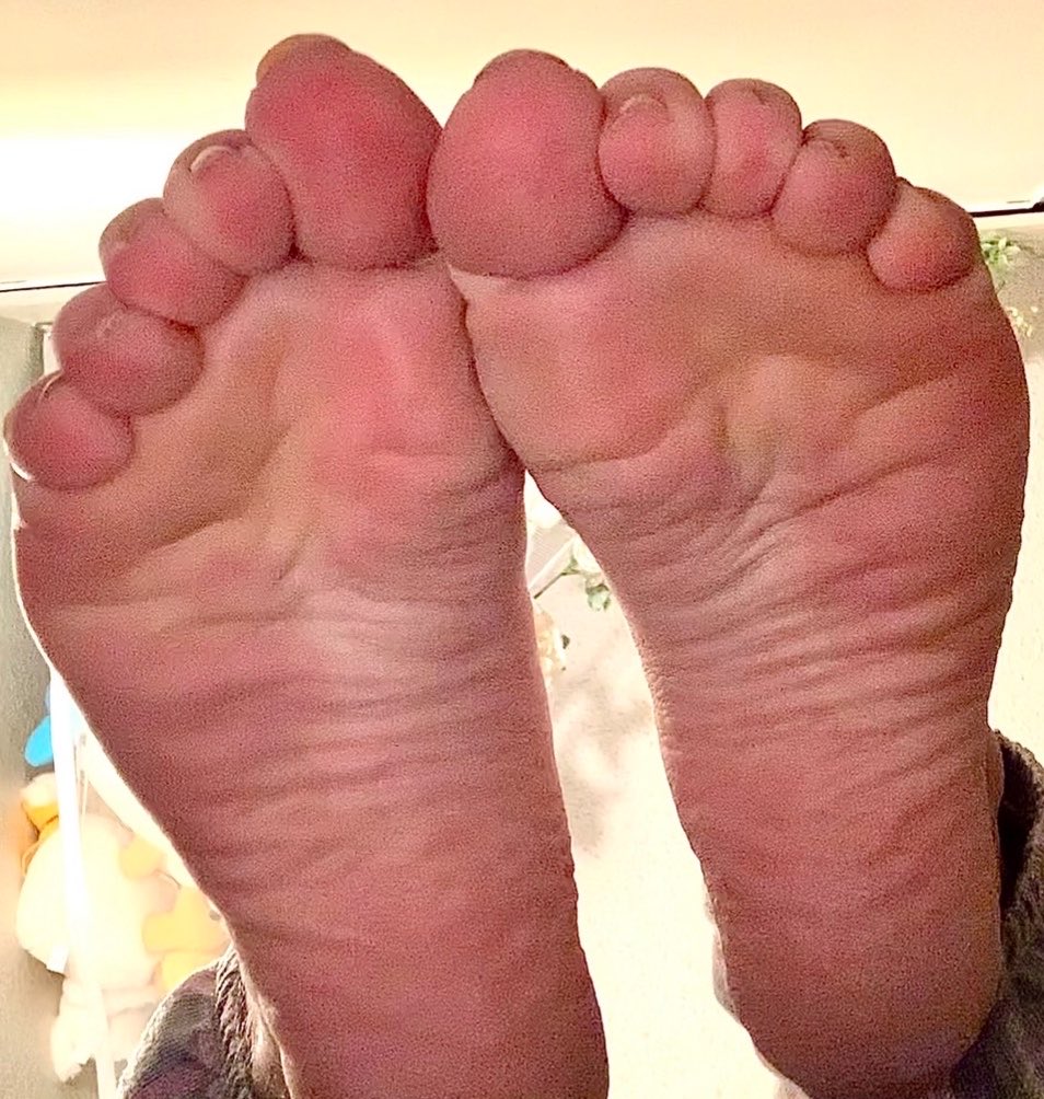 pr1nc3sspaws's tweet photo. @rt_feet my super stinky post gym feet! ( ˶ˆ꒳ˆ˵ )  i sweat so much in my socks it made my wrinkles extra deep and buttery soft after i took them off. i got into my jammies and just enjoyed the intoxicating scent that filled the room for a while :p https://t.co/3D72l2PjFa