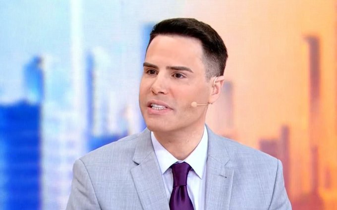 OscarAilho's tweet photo. Luiz Bacci, ex-apresentador do Cidade Alerta,da Record, é mais um comunicador que aparece nas planilhas de pagamento de Daniel Vorcaro. Dados no inquérito da Polícia Federal mostram que ele acertou pagamento de 3 milhões para atacar o Banco Central e defender o Master VAMOS VIRAR https://t.co/3pgz6ilCqM