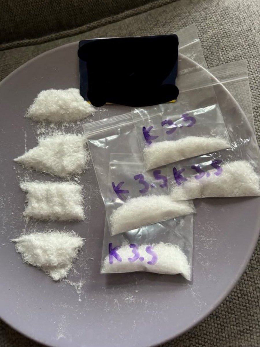 Micoluv's tweet photo. this guy owes me £100 n half of that ket should i kill him #drugtwt #coketwt https://t.co/CisgMaxt5i