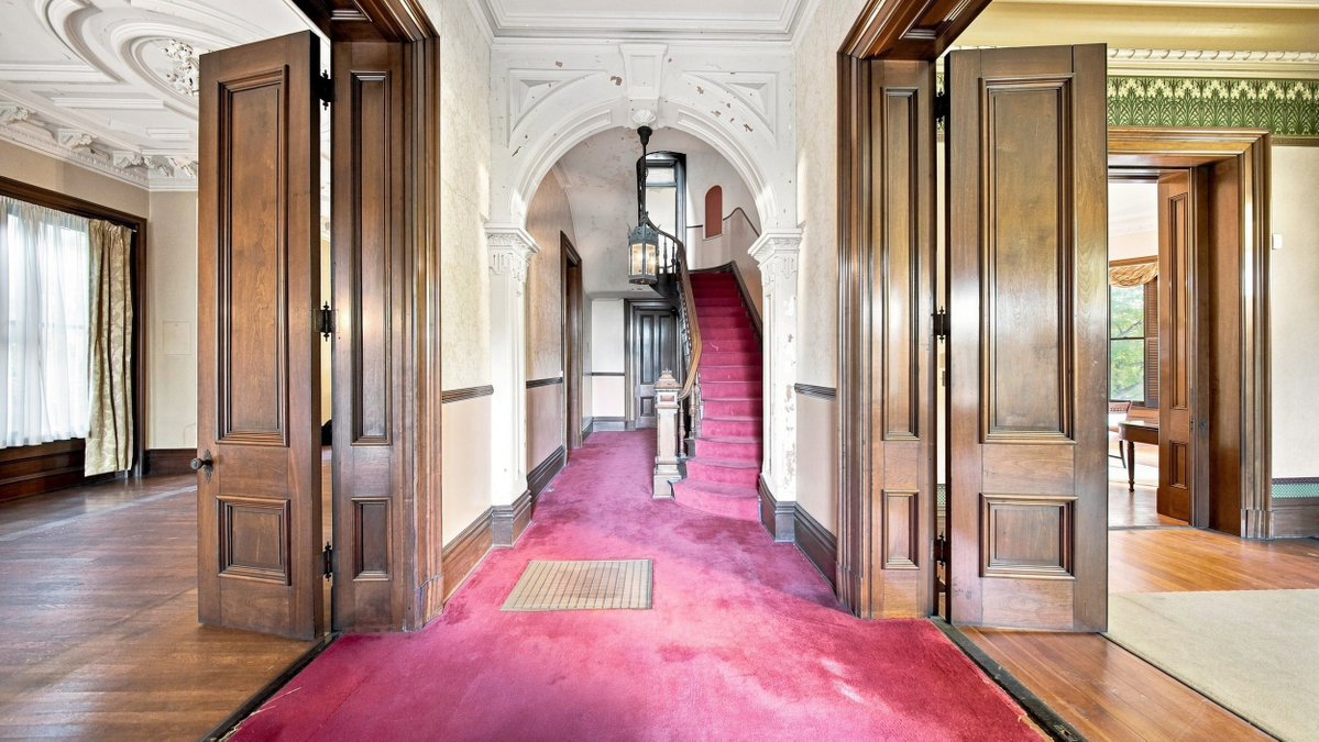 zillowgonewild's tweet photo. Per the listing this is a ONCE IN A LIFETIME opportunity to own the “fabled” Chancellor House, which is now for sale for the first time since being built in 1878 and has been in the family for 5 generations since. The house has 16 rooms, 64 windows and high ceilings throughout. 

It also obviously has BW and HF. 

Currently listed for only $695,000 and already pending.
