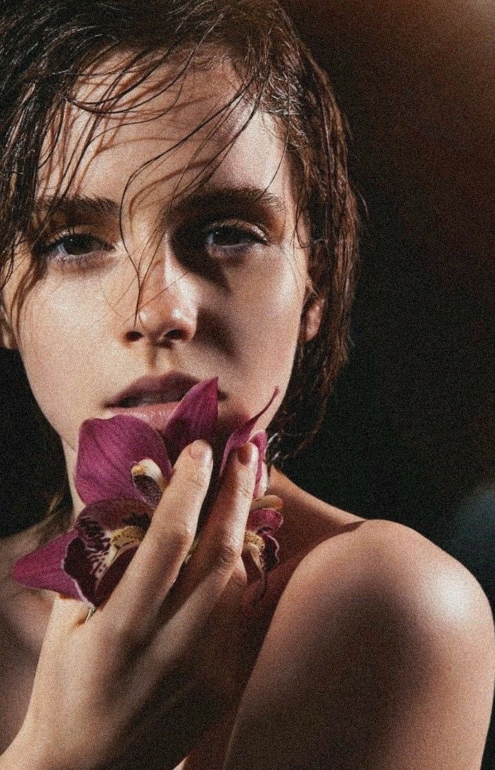 emmawatson60090's tweet photo. Hot or not? https://t.co/kvPTQJyp2E