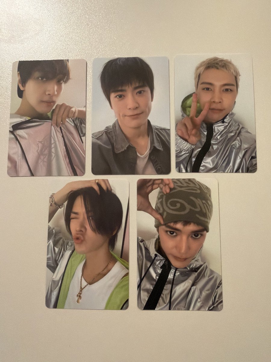 Tracynwonderlnd's tweet photo. Kpop Nara LA Fansign exclusive photocards💚🫶🏻 https://t.co/ERj7kZWtOP