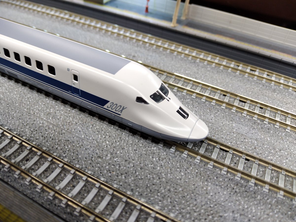 poponakiba's tweet photo. ポポンデッタ製の「955形新幹線試験電車(300X)」のサンプルを #ポポンデッタ秋葉原店 3階フロアにて展示しております❗️
秋葉原店へお越しの際は是非ご覧ください。 
#ポポンデッタ
#ポポンデッタ秋葉原店 
#Nゲージ #鉄道模型 https://t.co/bS613JF0yI