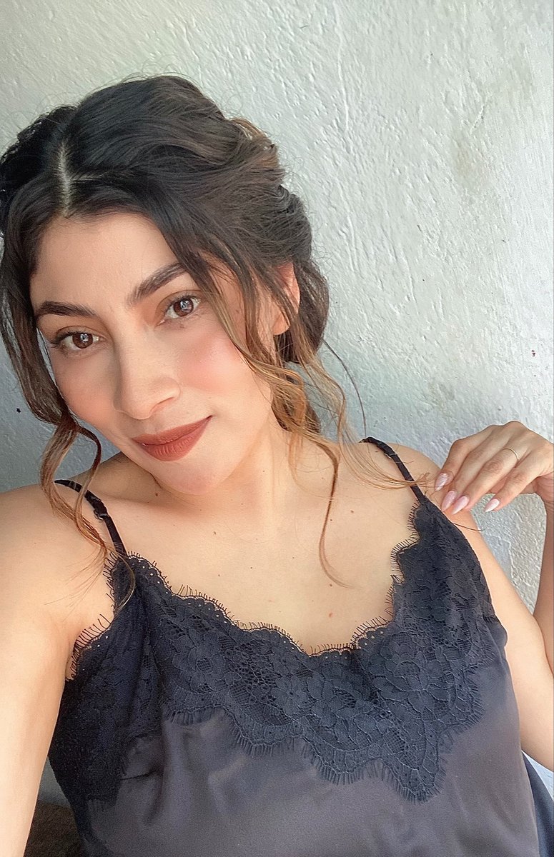 Seyoyo_'s tweet photo. Soy de ese tipo de mujer que no usa accesorios 🥲 https://t.co/OxY5hEidYQ