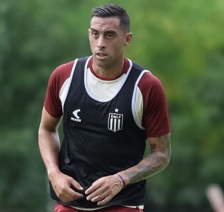 LeandroBarrazaB's tweet photo. #EDLP Otra conclusión de hoy:

Prefiero que tenga un error Pierani antes que Funes Mori.

Prefiero que se coma un gol Sagües Barreiro antes que Gaich. https://t.co/B1NhgLMzsx