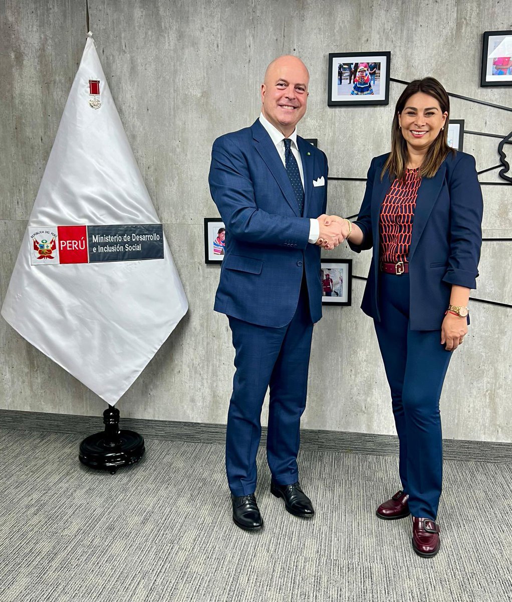 ItalyInPeru's tweet photo. 📌 En el centro del encuentro también se destacaron las iniciativas promovidas a través del IILA @iila_org para la capacitación y la formalización del trabajo, con el objetivo de fortalecer la cooperación entre Italia y Perú y fomentar un desarrollo más inclusivo. 🇮🇹🇵🇪 https://t.co/EDMTfFXWBl