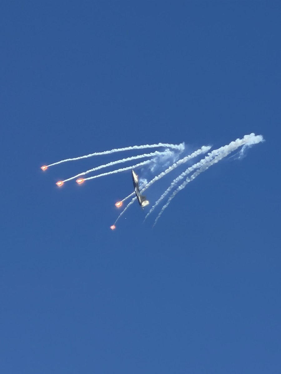 jvrsanch's tweet photo. 🦅 F22 is the coolest machine ever https://t.co/6Y4TiETwJS