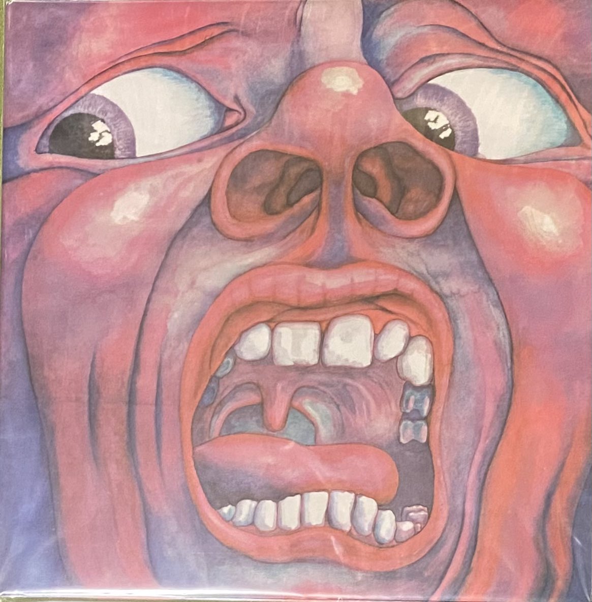 orangefloyd111's tweet photo. 途中殆ど建物や街並みの画像だけど、第1期クリムゾンのオリジナルメンバーの勇姿が確認出来る貴重な動画ですね✨

※10月10日は「宮殿」の発売日、リリースから57年目を迎えました✨

#kingcrimson
#IntheCourtoftheCrimsonKing https://t.co/dupZuShqNr