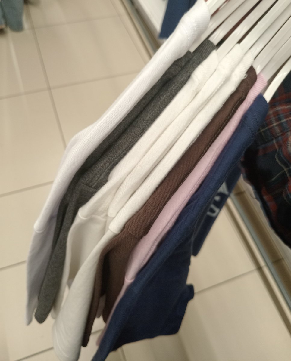 Gold_entity's tweet photo. SE PUDO, SE PUDO SU PUTA MADRE SE PUDOOOOOOO!!!! 🗣🗣🗣‼️‼️‼️

Si algún raza en Aqp quiere, estos los encontré en el Mallplaza, de Cayma. Estaban bien escondidos y casi ni los noto jajskkkakkkk 😭

Me quedé sin navidad y sin bajada de reyes, pero tengo polito #wilerunner https://t.co/wDkjGYtG2q