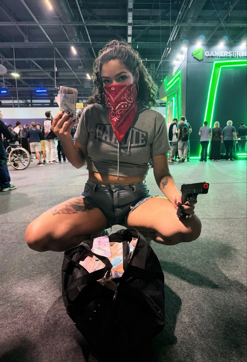 bluefru1tt's tweet photo. Want some? 💵 #LuciaCaminos #BGS #GTA #GTA6 #LuciaCosplay https://t.co/hQThdql1gN