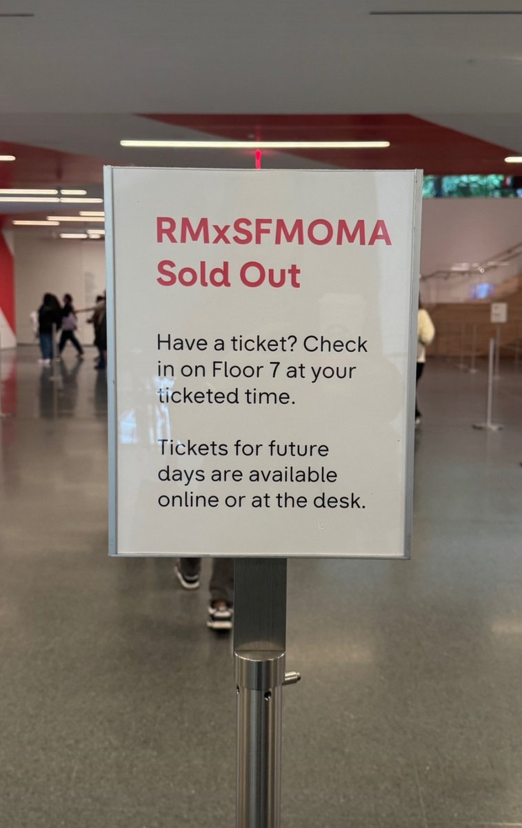 usagi384's tweet photo. SFMOMA、すごい盛況だね！ https://t.co/wftqkvJVTk