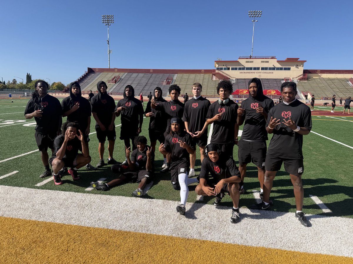 CoachBrownFCC's tweet photo. Ram DBs 1-0 Today. Keep building @goramfootball @geremy_molett5 @TavuiTana @certifiedjay31 @certifiedmike21 @daviennp_ @ADam1kovangb @Kayden12Mcgrew @lloganharris7 @bronniew07 @coachfred1 @AquaviousMarbu1 https://t.co/6bDmw6Acun