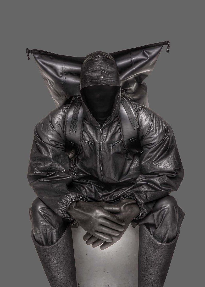 yzylibrary's tweet photo. Yeezy Gap Engineered by Balenciaga Photoshoot 

This YGEBB photoshoot by Kristina Nagel &amp; Betsy Johnson was a continuation of the editorial efforts for YGEBB in mid-late 2022. https://t.co/RZQFkPItrz