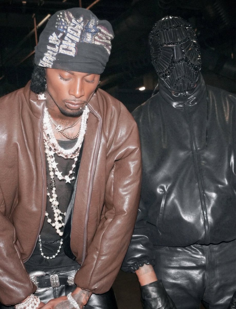 yzyjohnny's tweet photo. Playboi Carti and Ye wearing unreleased Yeezy backstage at Complex Con

“FAMILY” - Carti on the yvlatlanta Instagram https://t.co/9zcg5Ob4fO