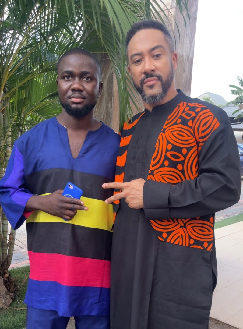 Actor_AtayoJoe's tweet photo. 🎬✨ The magic of Nollywood doesn’t end when the cameras stop rolling! 🎥🤝 From powerful performances to beautiful moments behind the scenes, every movie tells a story, and every connection creates a memory. Respect, culture, and brotherhood beyond the screen. ❤️🎬🇳🇬 #Nollywood #BehindTheScenes #AfricanCinema #MovieSet