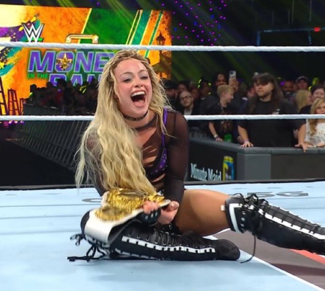 CANTCMELO's tweet photo. Another poor booking decision. Stephanie should have retained here. They clearly just wanted Stephanie to have a big moment in her home country and keep the title warm for Liv for a bit smh. https://t.co/nobckQrIYh