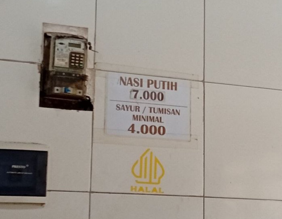 onthenightsky's tweet photo. ternyata sekarang harga sepiring nasi sudah 7k di warteg di Jakarta https://t.co/5SpqNWB308