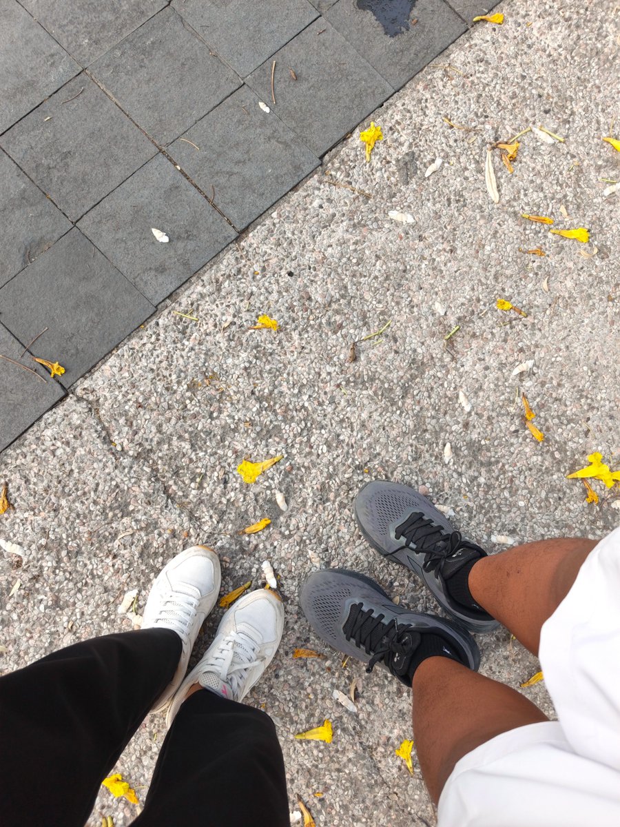 dipanggilarman's tweet photo. Puyeng juga ngeliat banyak orang gini 😩

Bangun woi minggu rebahan mulu kek ikan asin https://t.co/DA20Bt89PO