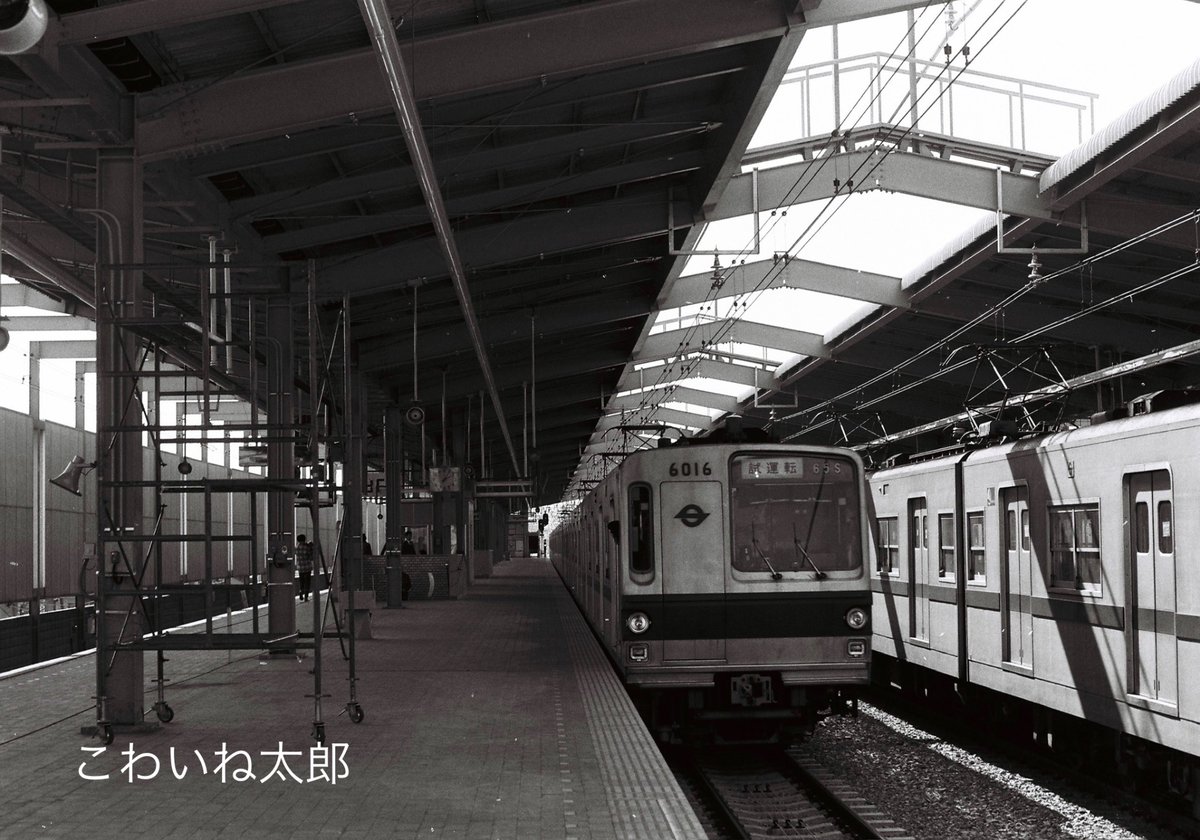 shantianhe95996's tweet photo. まもなく千代田線との総直運転を開始する代々木上原駅の様子です。
やっと9000系の本領発揮出来ると思いました。　昭和53年3月 https://t.co/o87SEYb3ar