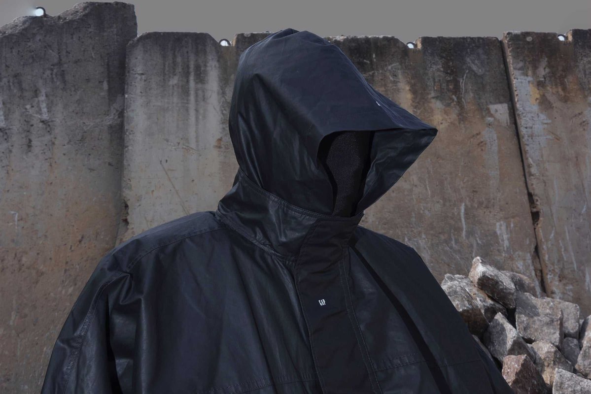 yzylibrary's tweet photo. The shoot was posted on yeezy’s at the time, new Instagram on 08/24/2022 and used on https://t.co/0Pq1nVl4lw.

All pictures are photographed and concepted by Kristina Nagel with creative direction by Betsy Johnson https://t.co/SFdhFH7YKL