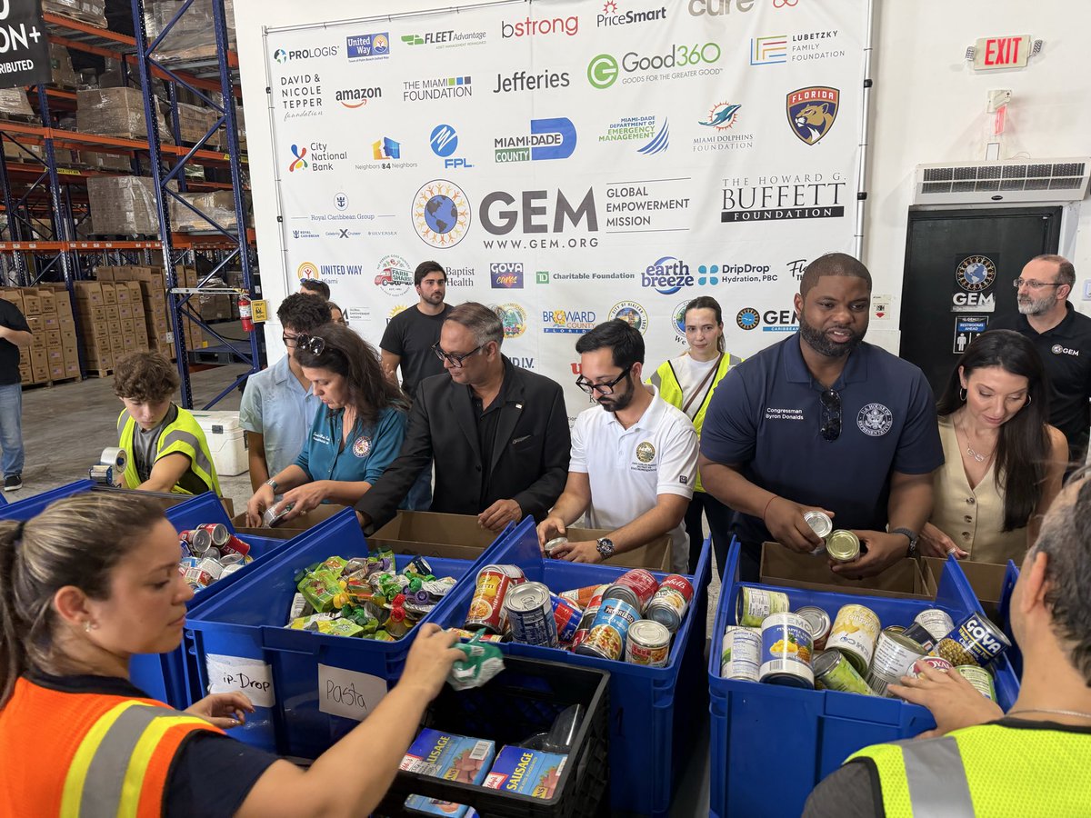 JuanPorrasFL's tweet photo. Today I joined @ByronDonalds , @ErikaDonalds, and @SenatorAMR at the  @GEMmissions in Doral to pack supplies headed to the families and communities still recovering in the Panhandle. 

GEM has distributed over $650 million in aid around the world and today they were helping those in need in FL.