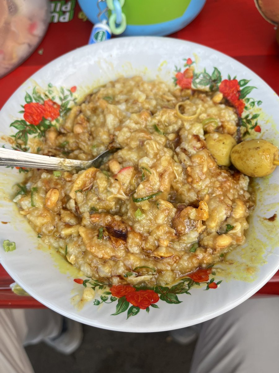 teazzilarge's tweet photo. cara makan bubur yg benar https://t.co/7rr4vegCZS