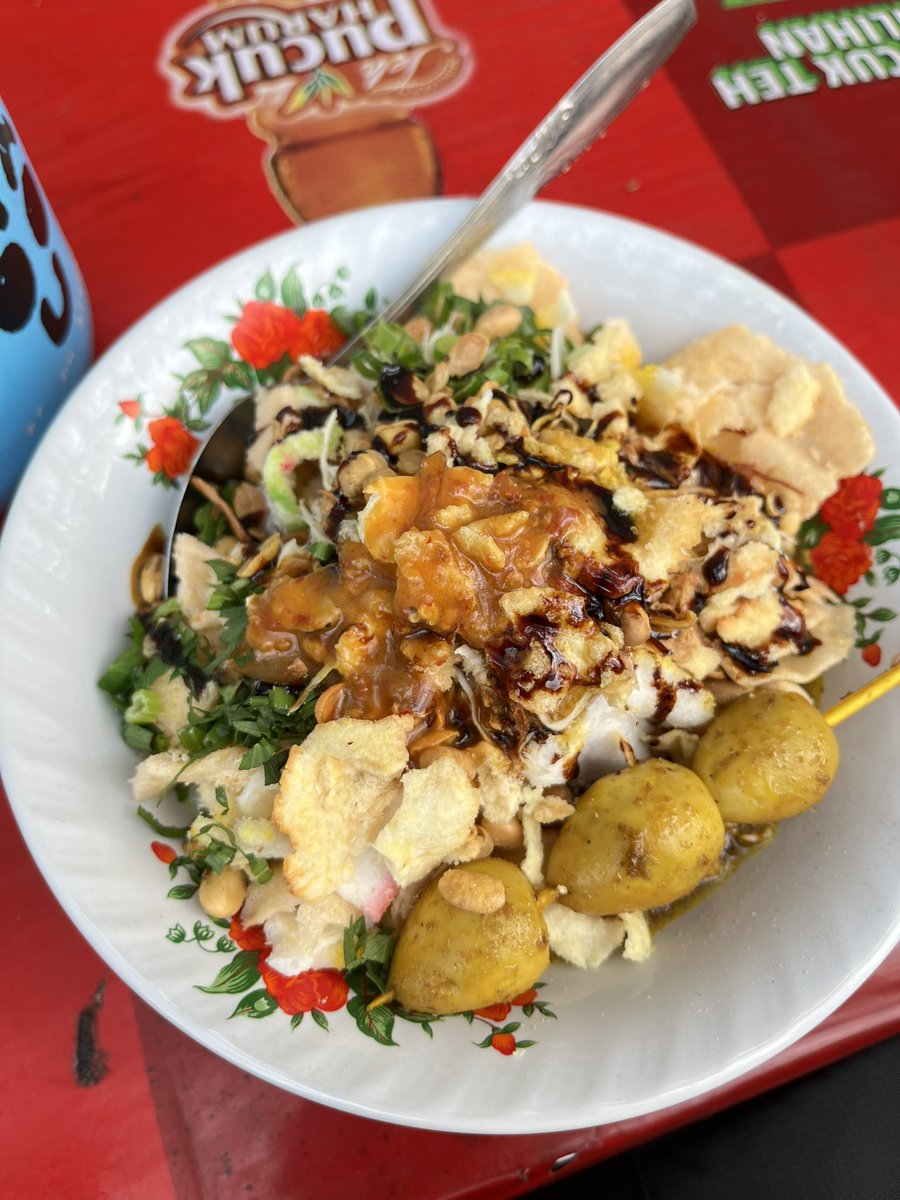 teazzilarge's tweet photo. cara makan bubur yg benar https://t.co/7rr4vegCZS