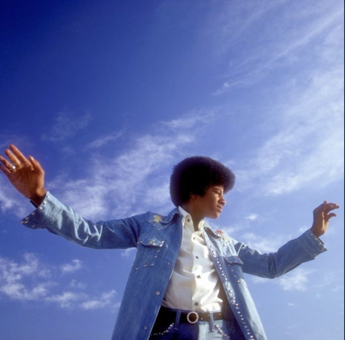 yofuiaquella's tweet photo. michael photographed by jim britt, 1973. https://t.co/8nOa8iuVMY