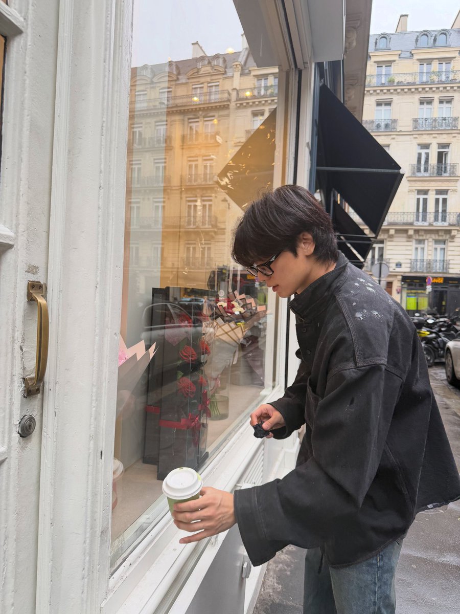 alcgroxs's tweet photo. A rainy morning feels even cozier with a matcha latte in hand. https://t.co/dGud3BnxKy