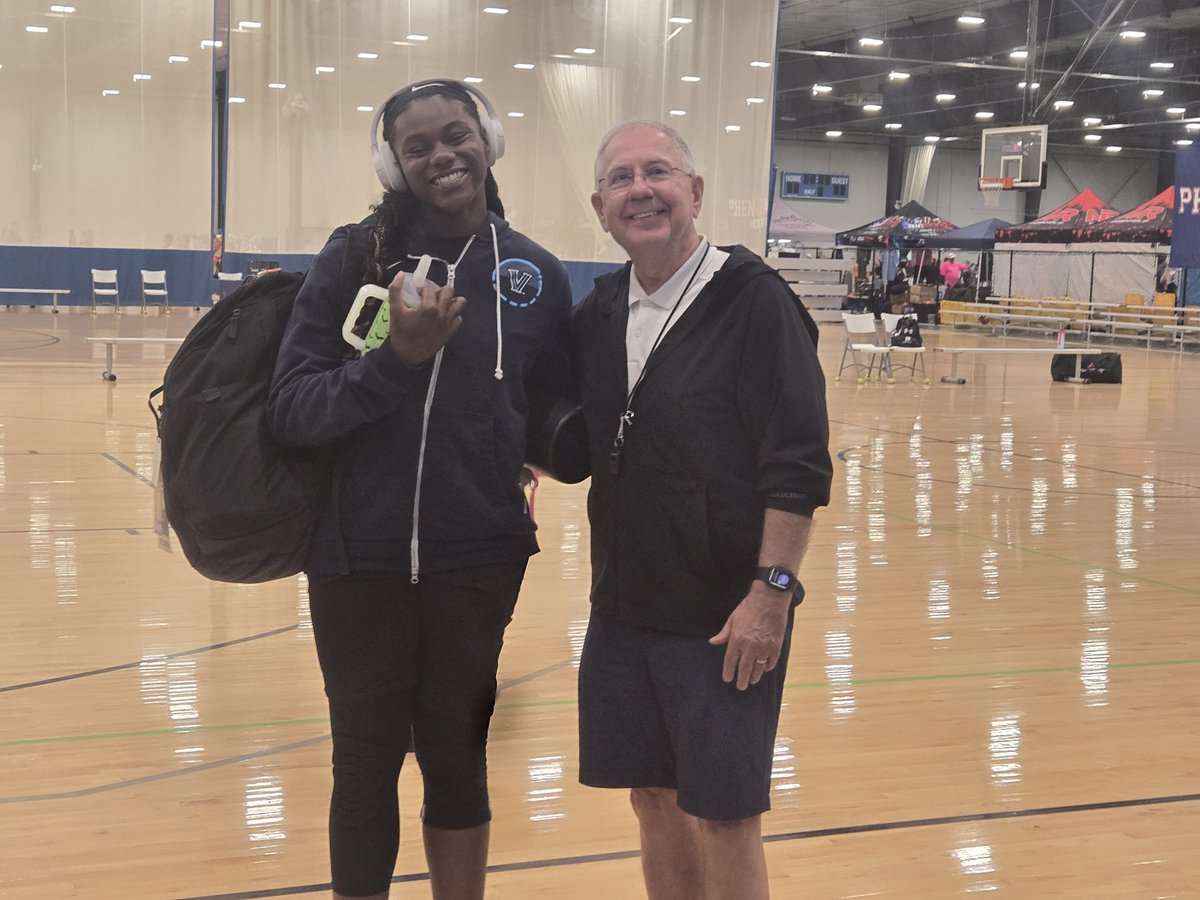 Shegotgamephen1's tweet photo. Can't say enough about @Coach_Rick57  always supportive ,since being a freshman always  gives words of encouragement and motivation 💖 The Lewis family is always family. #LeniseJoseph2027 https://t.co/RgJzyc6oXo