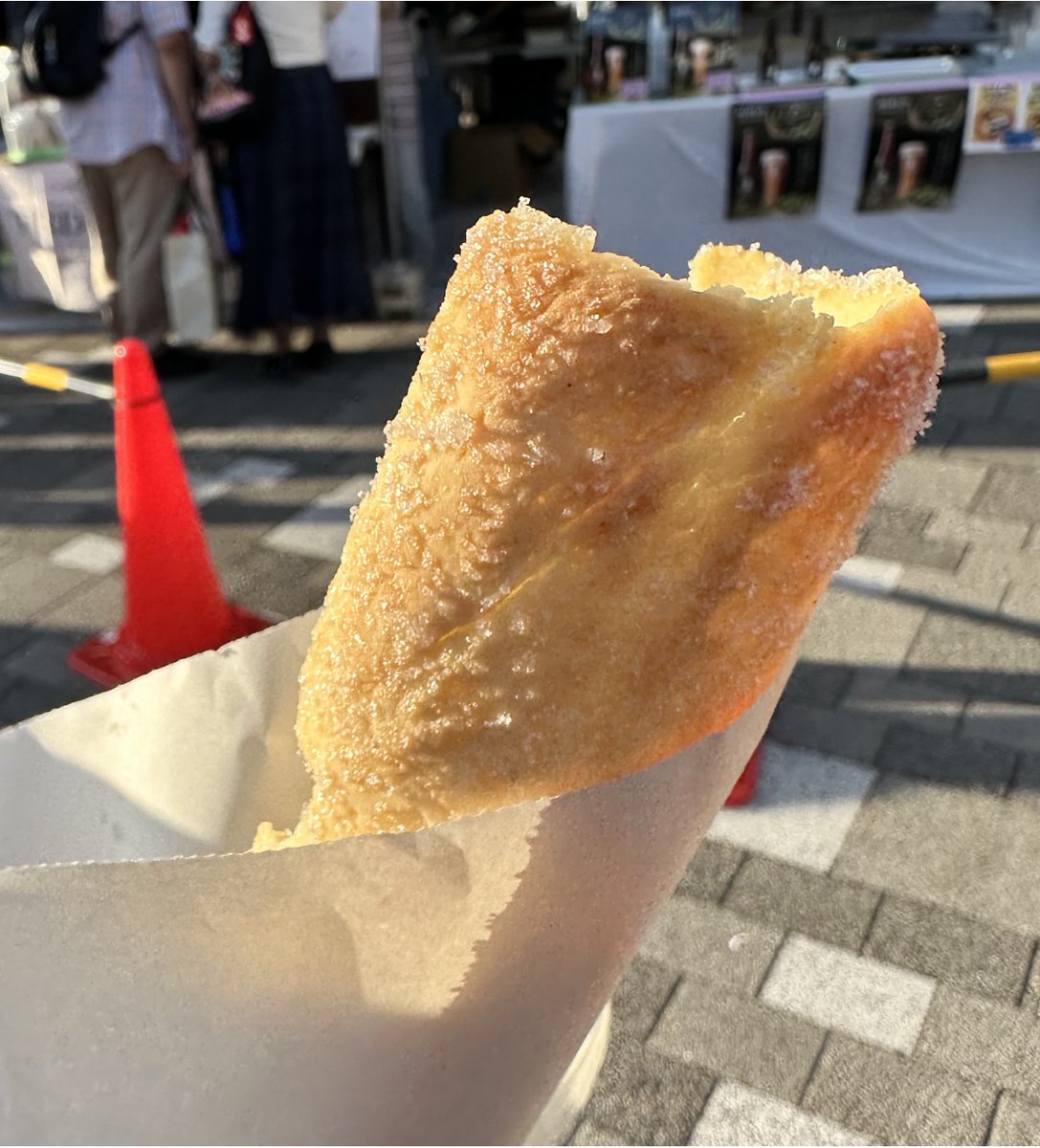 omizuyanagi's tweet photo. 京都でチェコフェス行ってきたんだけど、
チェコで食べて美味しかった、TRDELNIK  ある♪と
テンション上がって出てきたんがこれ😅

来た人にこれを
TRDELNIKだと思って食べて欲しくないなぁ。

本物ちゃんと美味しいから、
絶対にチェコで食べて欲しい😋

#チェコフェスティバル
#京都
#TRDELNIK https://t.co/MRuwPNn3Mv